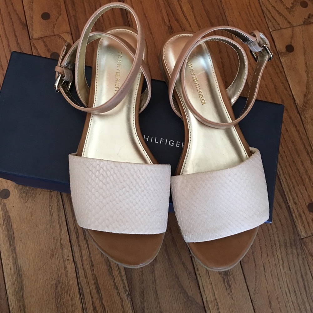 NWT ❤️ Tommy Hilfiger: Natural Leather Sandal 👡